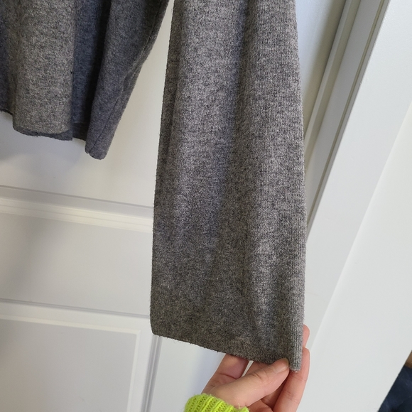 Seven sisters gray sweater - Picture 2 of 4